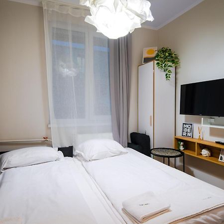 Tom Thumb & Thumbelina ~ 2 Private Rooms In Sofia Center Екстериор снимка